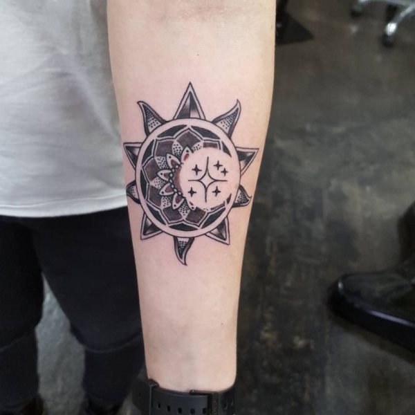 tatouage lune 214