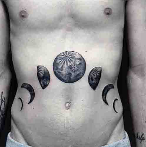 tatouage lune 66