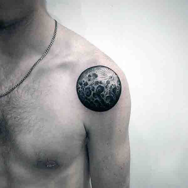 tatouage lune 92