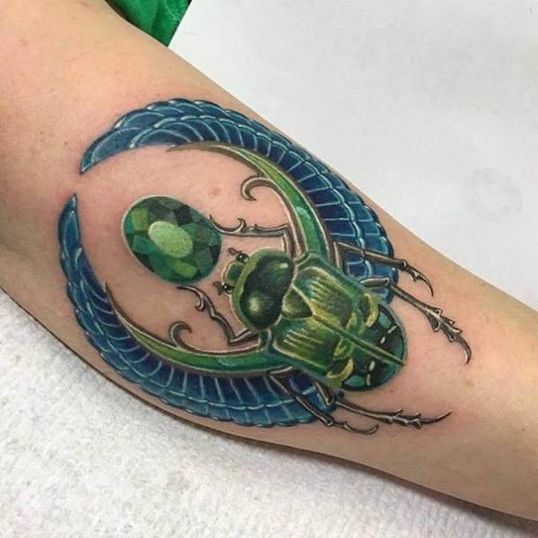 tatouage scarabee 108