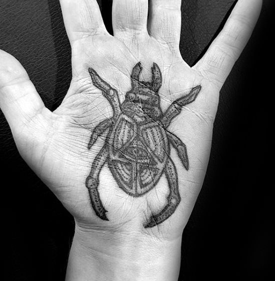 tatouage scarabee 200