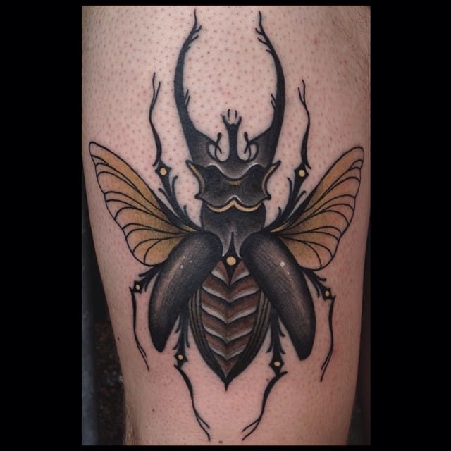 tatouage scarabee 52