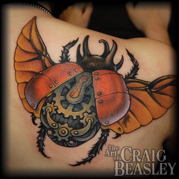 tatouage scarabee 56