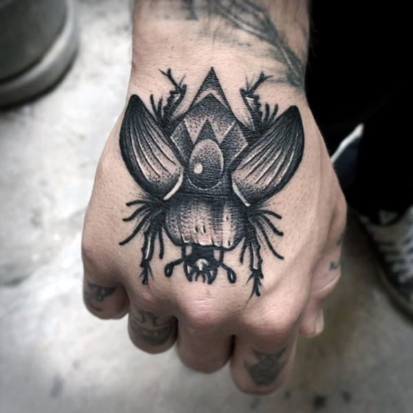 tatouage scarabee 68