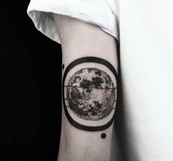 tatouage lune 131