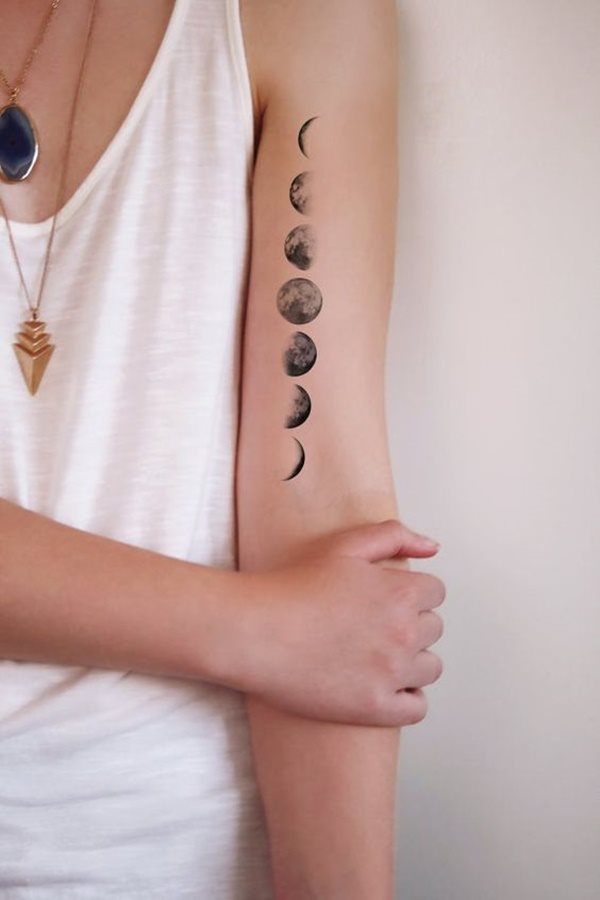 tatouage lune 139