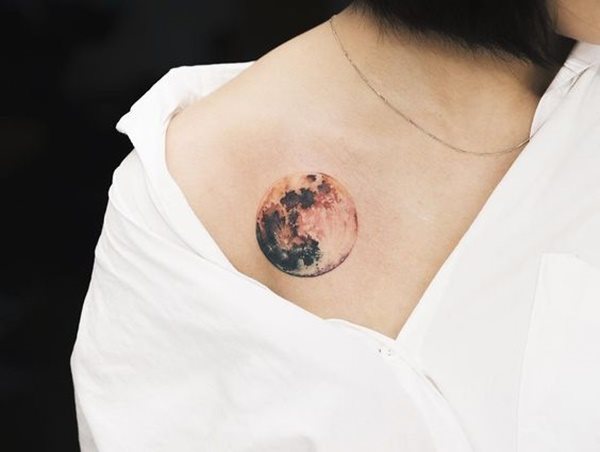 tatouage lune 479