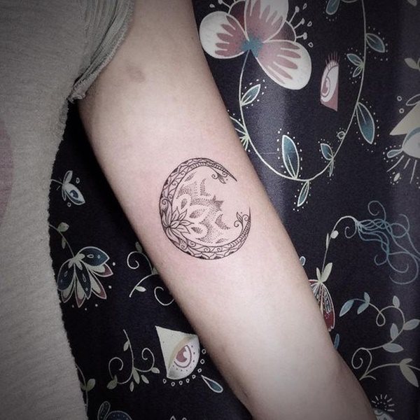 tatouage lune 93