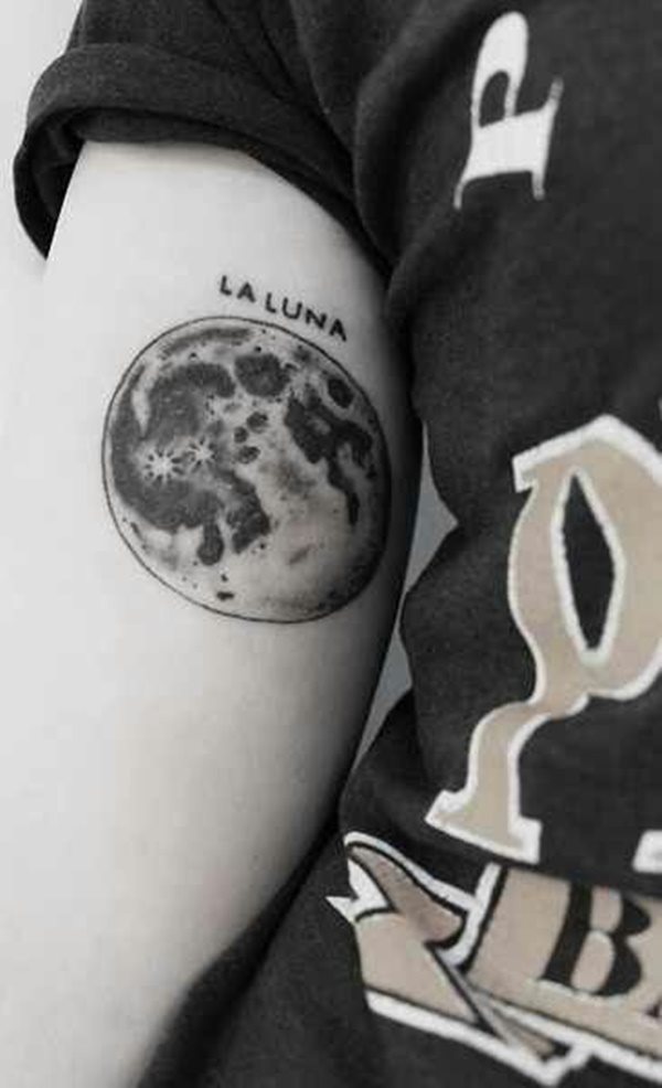 tatouage lune 99