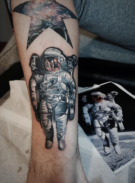 tatouage astronaute astronomie 153