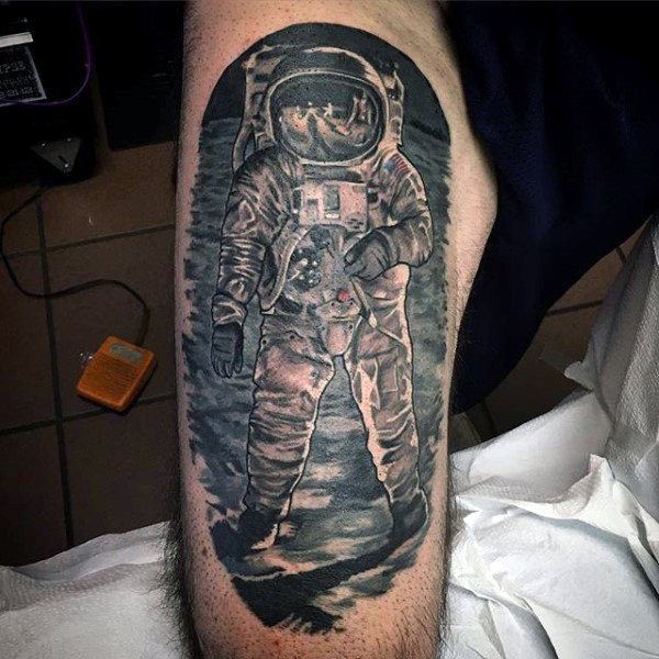 tatouage astronaute astronomie 185