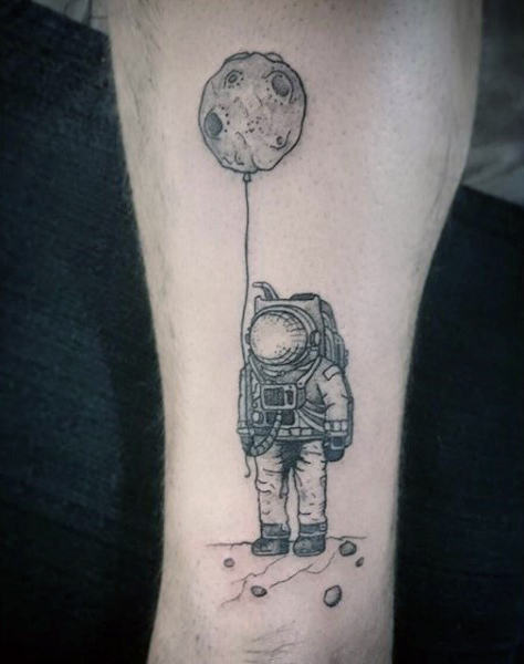 tatouage astronaute astronomie 225