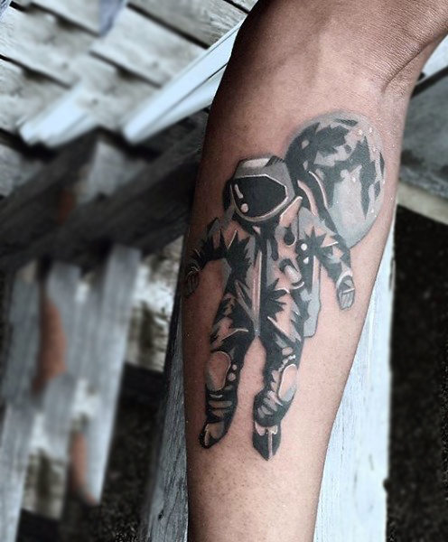 tatouage astronaute astronomie 45