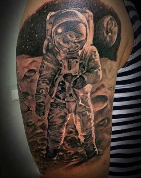 tatouage astronaute astronomie 49