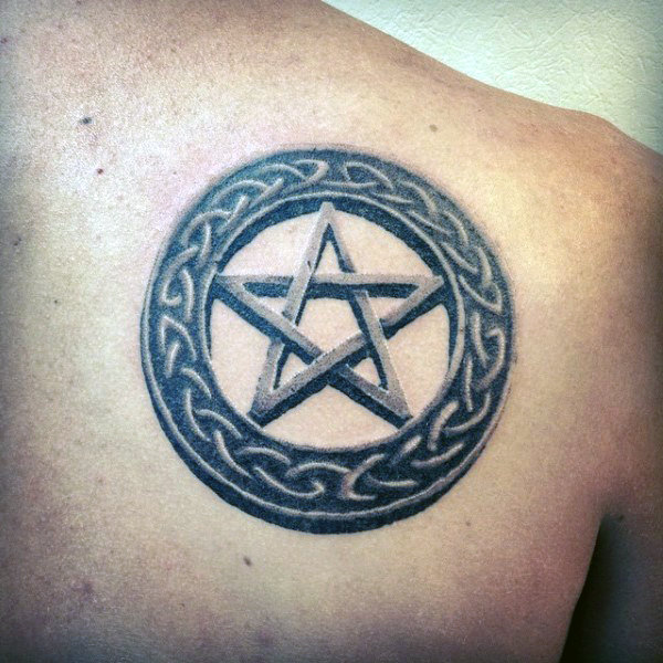 tatouage etoile pentagramme 129