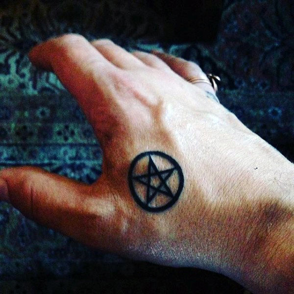 tatouage etoile pentagramme 149