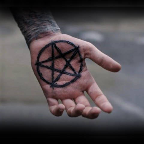 tatouage etoile pentagramme 161