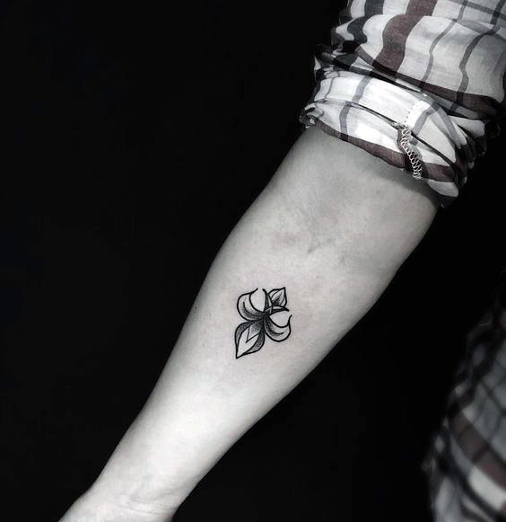 tatouage fleur de lys 103