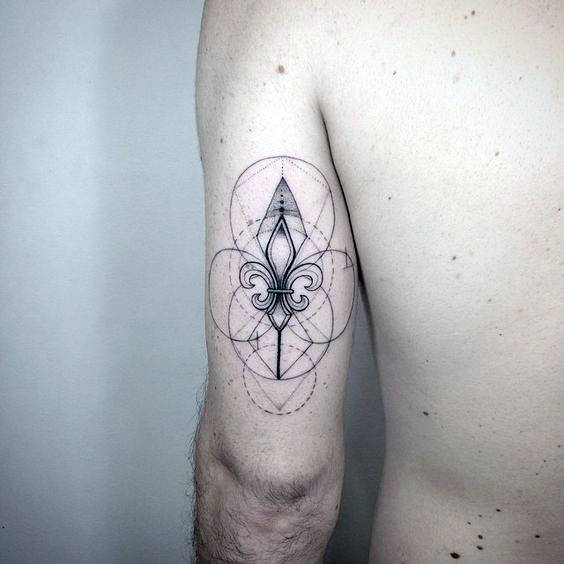 tatouage fleur de lys 121