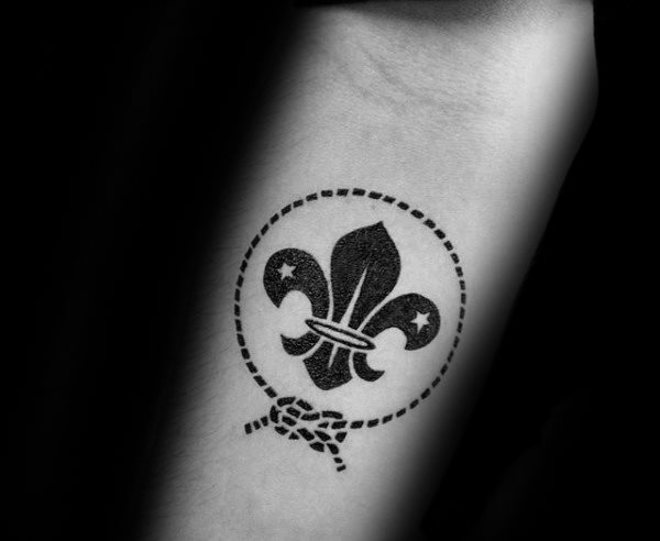 tatouage fleur de lys 19