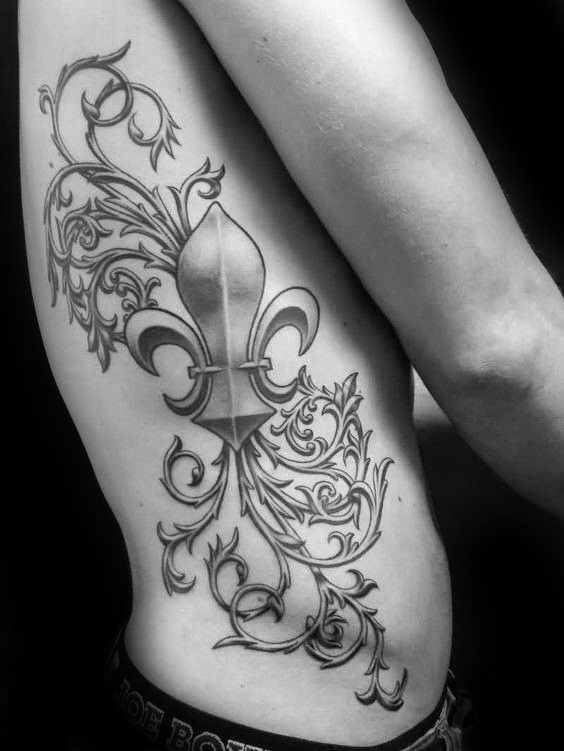 tatouage fleur de lys 47