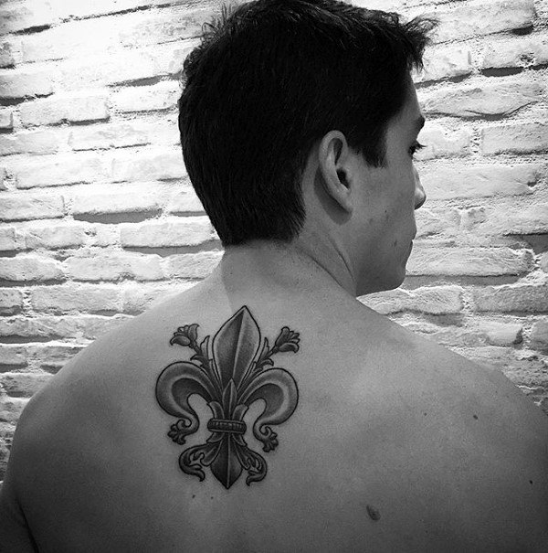 tatouage fleur de lys 57
