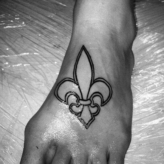 60 Tatouages de Fleur de Lys (Et leur signification) 60 Tatouages de Fleur de Lys (Et leur signification)