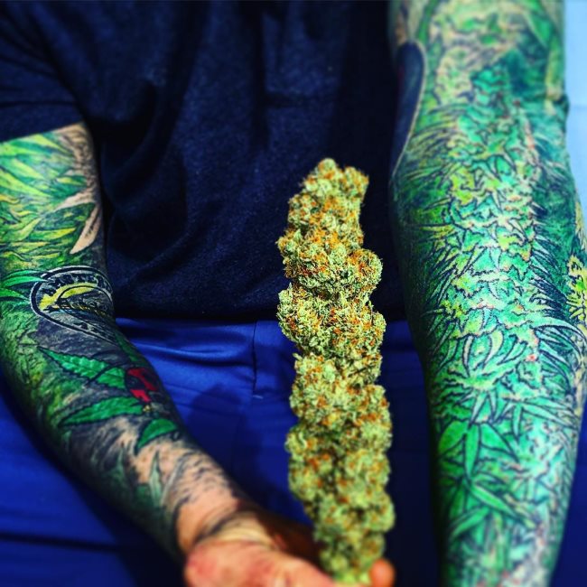 tatouage marijuana cannabis 119