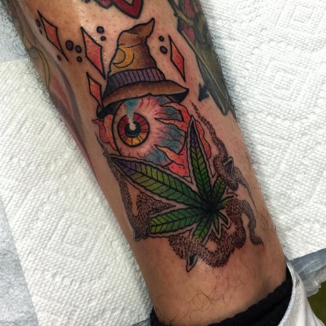 tatouage marijuana cannabis 125