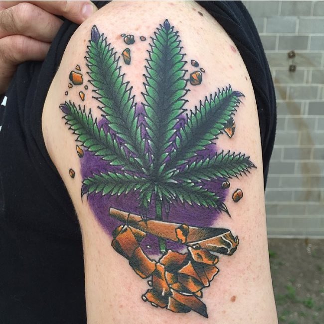 tatouage marijuana cannabis 129