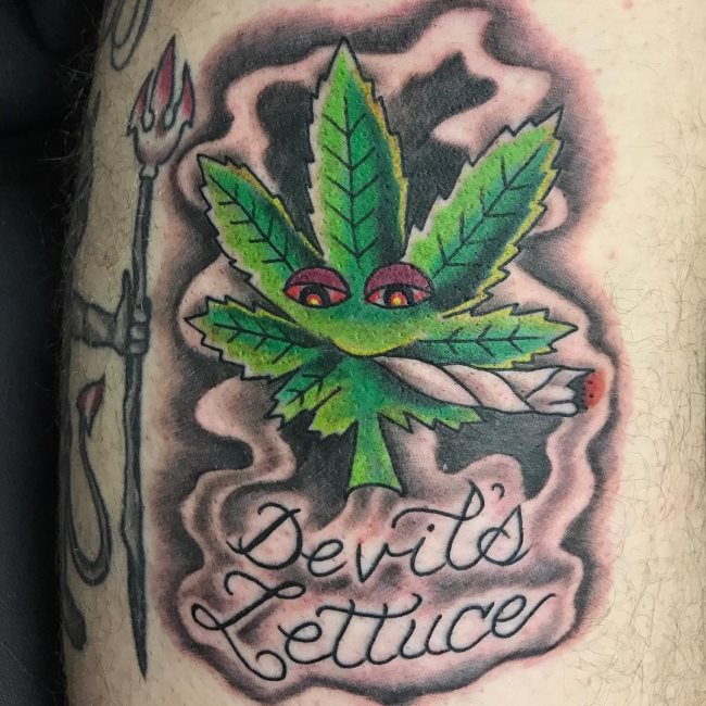tatouage marijuana cannabis 139