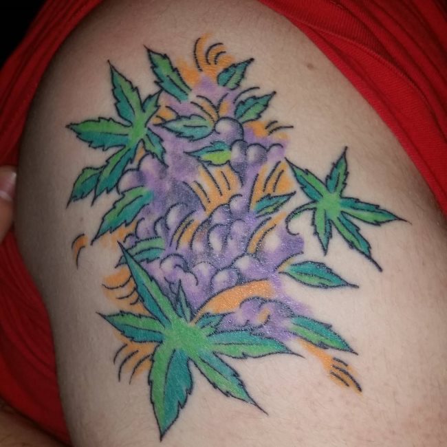 tatouage marijuana cannabis 143