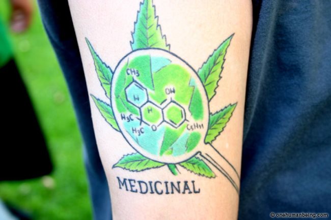 tatouage marijuana cannabis 21