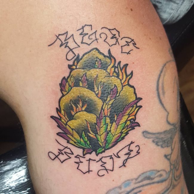 tatouage marijuana cannabis 31