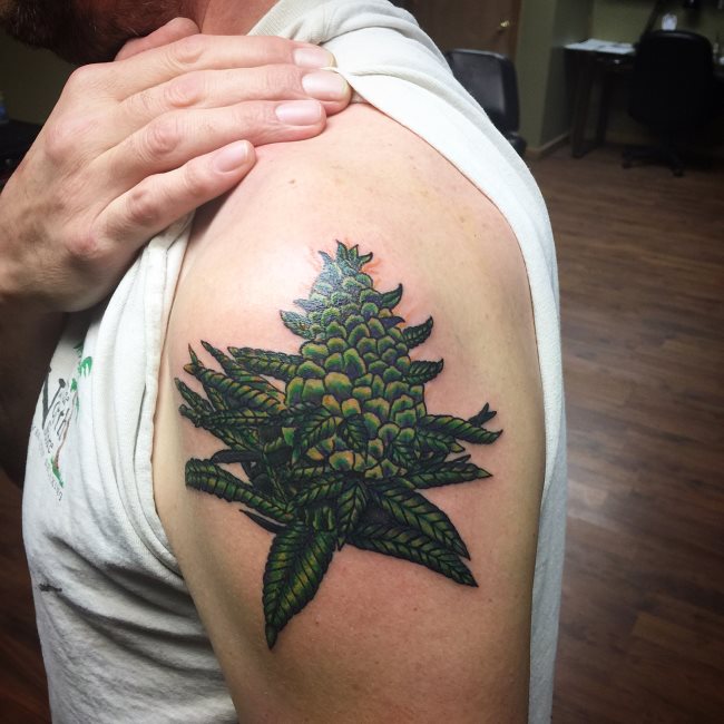 tatouage marijuana cannabis 39