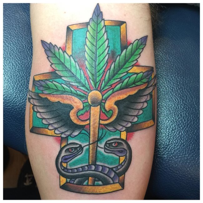 tatouage marijuana cannabis 43