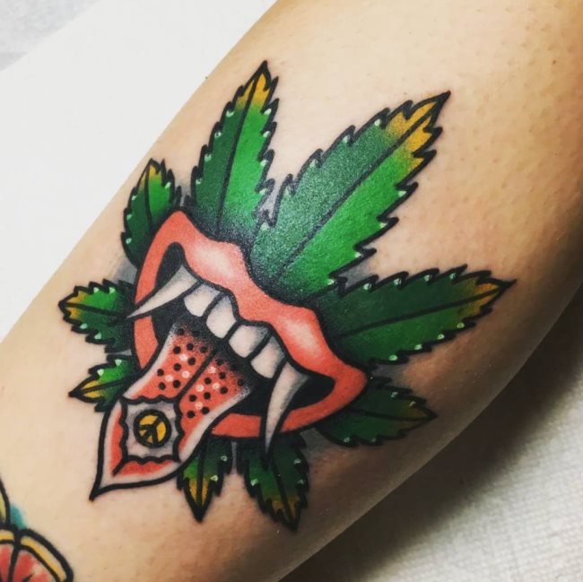 tatouage marijuana cannabis 47