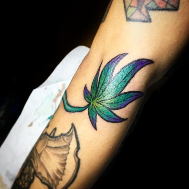 tatouage marijuana cannabis 67