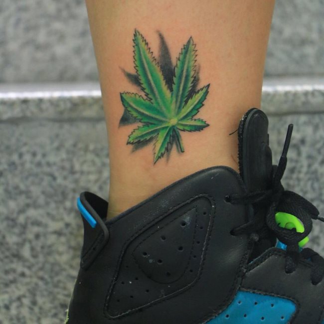tatouage marijuana cannabis 69