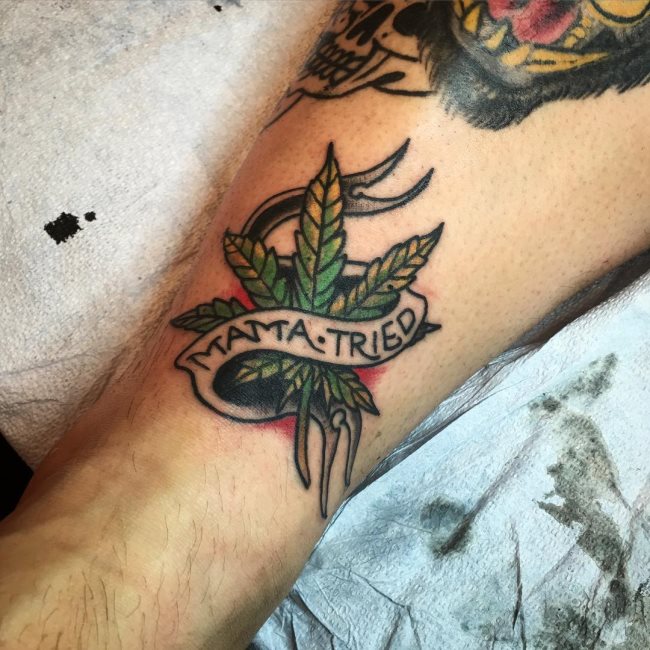 tatouage marijuana cannabis 81