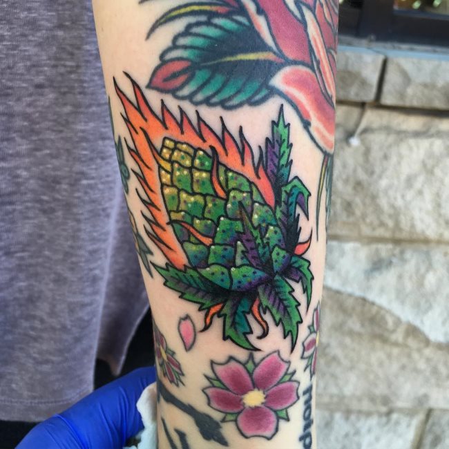 tatouage marijuana cannabis 95