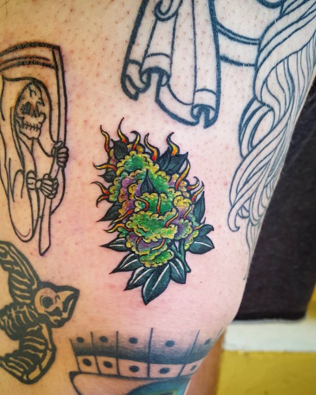 tatouage marijuana cannabis 97