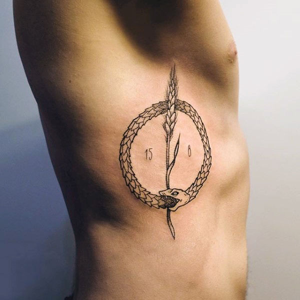 tatouage ouroboros 95