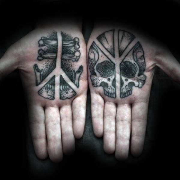 tatouage paume de la main 136