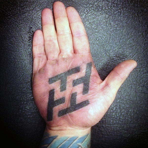 tatouage paume de la main 25
