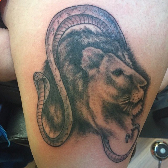 tatouage signe lion 321