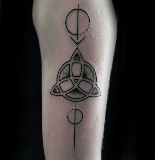 47-tatouages-de-triquetra-symbole-ancien-et-leur-signification