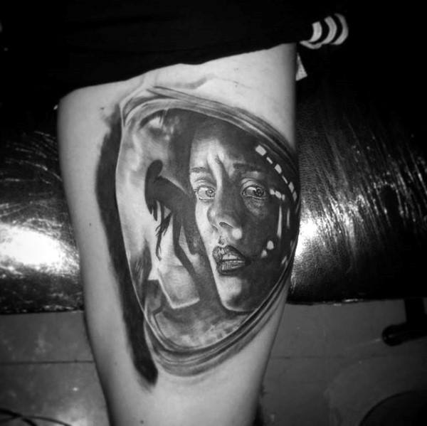 tatouage alien 13