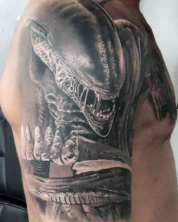 tatouage alien 23