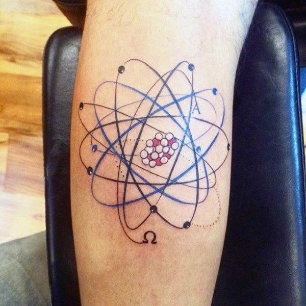 tatouage atome 17